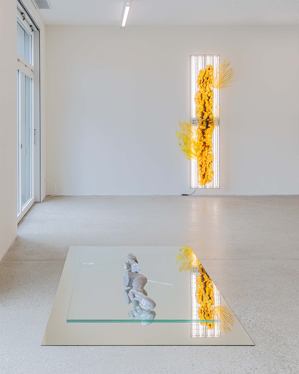 16.	Vue d’exposition « This is the time of sweet sweet change for us all », CALM – Centre d’Art La Meute, Lausanne, Suisse, 2024 / Photo: Théo Duﬂoo / Courtoisie des artistes, galerie frank elbaz et CALM – Centre d’Art La Meute.
            