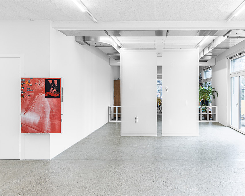 1. Vue d’exposition « Version Cue », Niels Trannois, CALM – Centre d’Art La Meute, Lausanne,
                        Suisse, 2025 / Photo: Théo Dufloo / Courtoisie de l’artiste.