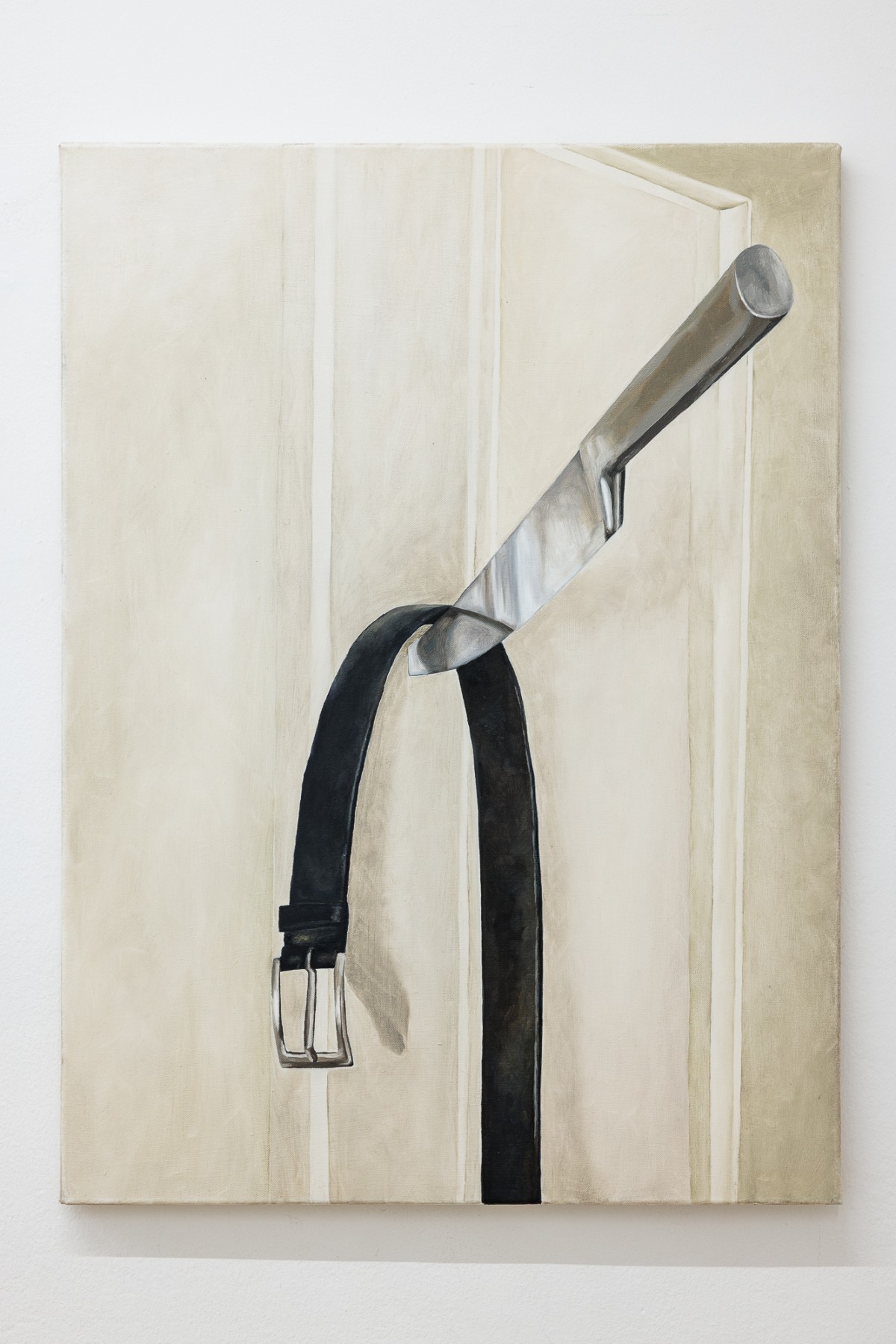 Vue d'exposition, « Above, Below, Between », Debbie Alagen, If it’s not you it’s me, if it’s not me it’s you, 2026, 75 x 55 x 2 cm, huile sur toile, CALM – Centre d’Art La Meute invité par UA26, Vienne, Autriche, 2026 / Photo ©kunst-dokumentation.com / Manuel Carreon Lopez / Courtoisie de l'artiste / Curaté par Oriane Emery & Jean-Rodolphe Petter.