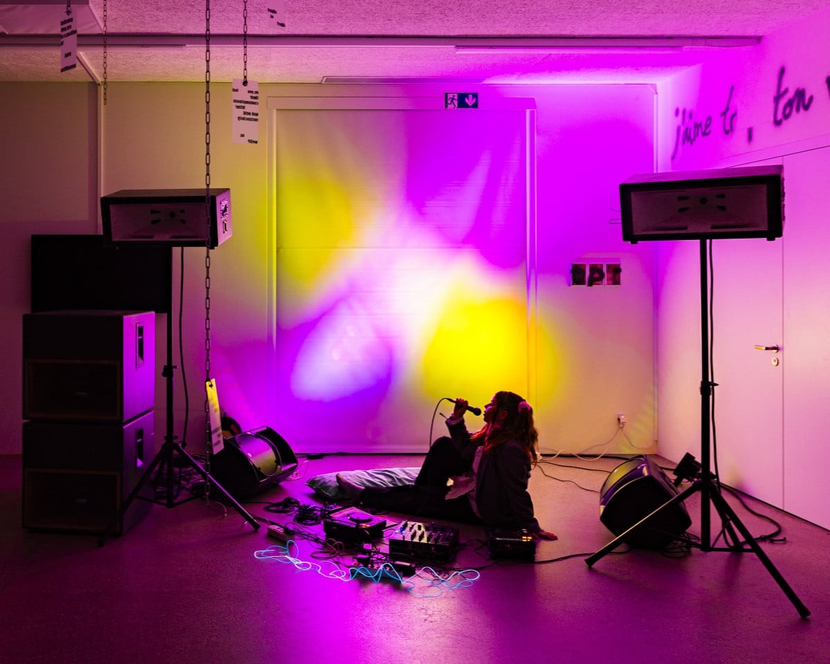 Garance Bonard, Do Artists Dance ?, 20.10.2023, CALM – Centre d'Art La Meute, photo : Théo Dufloo.