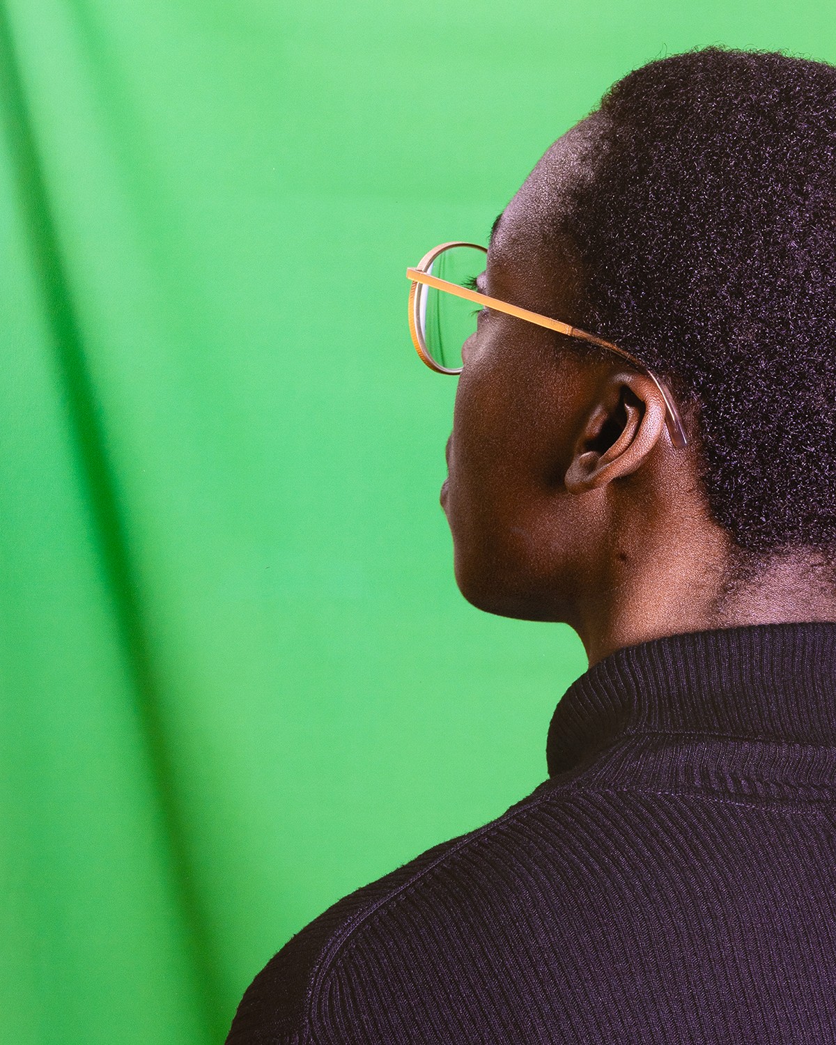 Vue d’exposition, « Towards an Affiniy of Hammers », Belinda Kazeem-Kamiński, <em>In Search of Red, Black, and Green</em>, 2021, photographies (triptyque), 106 x 71 cm chacune, tirage C-print sur Alu-Dibond, détail, CALM – Centre d’Art La Meute, Lausanne, Suisse, 2025 / Photo: Théo Dufloo / Courtoisie de l’artiste / Curaté par Théo-Mario Coppola et Oriane Emery & Jean-Rodolphe Petter.